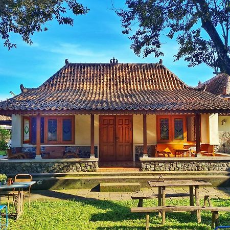 Omah Pitoe Yogya Homestay ยอกยาการ์ตา ภายนอก รูปภาพ