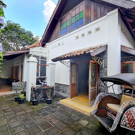 Omah Pitoe Yogya Homestay ยอกยาการ์ตา ภายนอก รูปภาพ