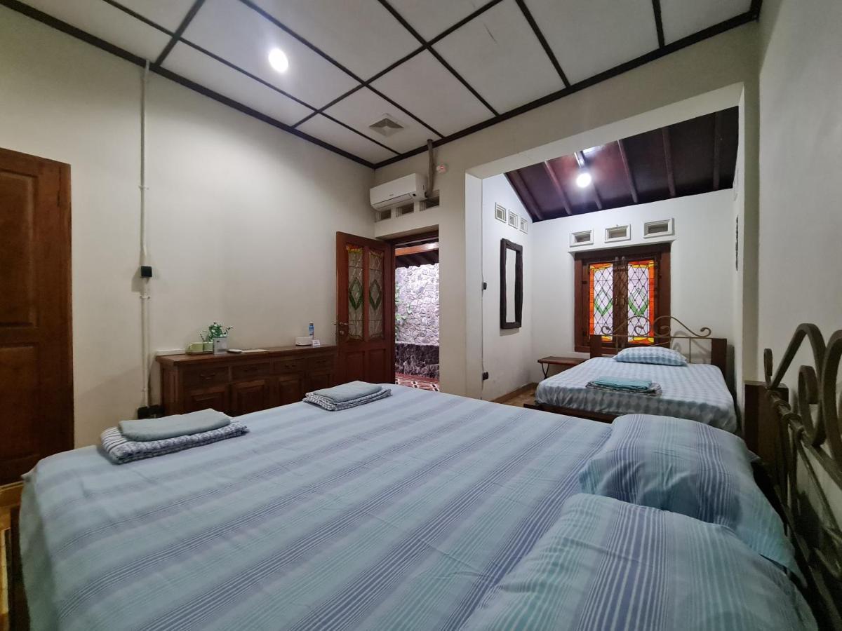 Omah Pitoe Yogya Homestay ยอกยาการ์ตา ภายนอก รูปภาพ