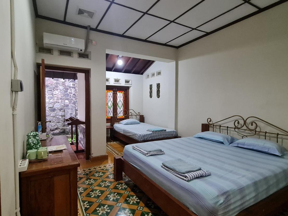 Omah Pitoe Yogya Homestay ยอกยาการ์ตา ภายนอก รูปภาพ