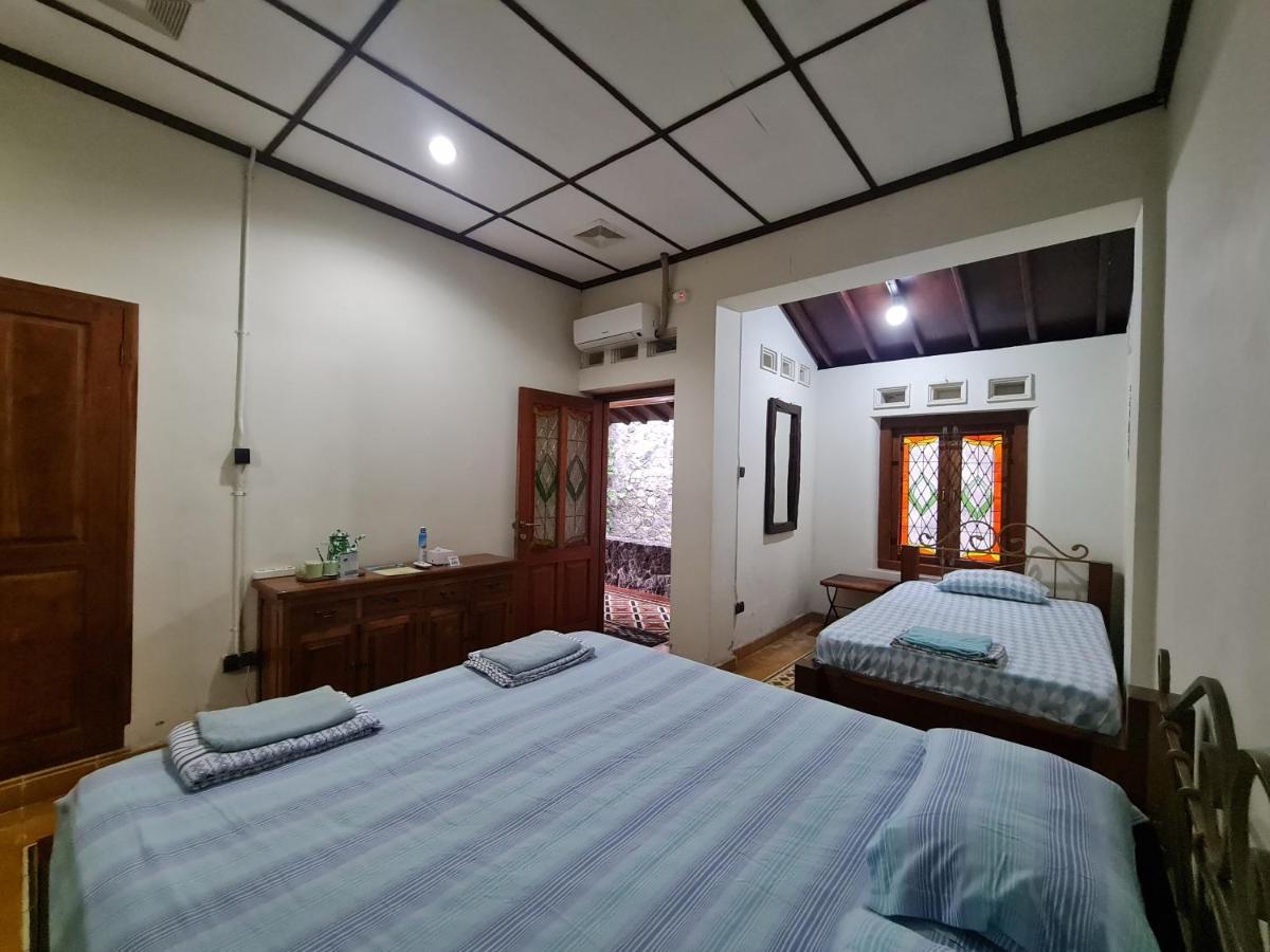 Omah Pitoe Yogya Homestay ยอกยาการ์ตา ภายนอก รูปภาพ