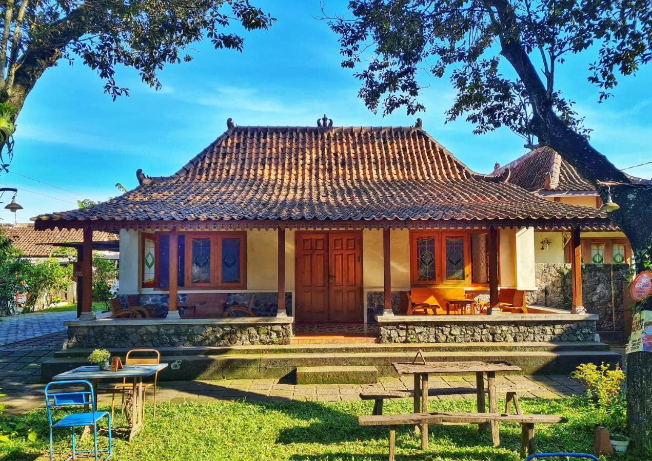 Omah Pitoe Yogya Homestay ยอกยาการ์ตา ภายนอก รูปภาพ