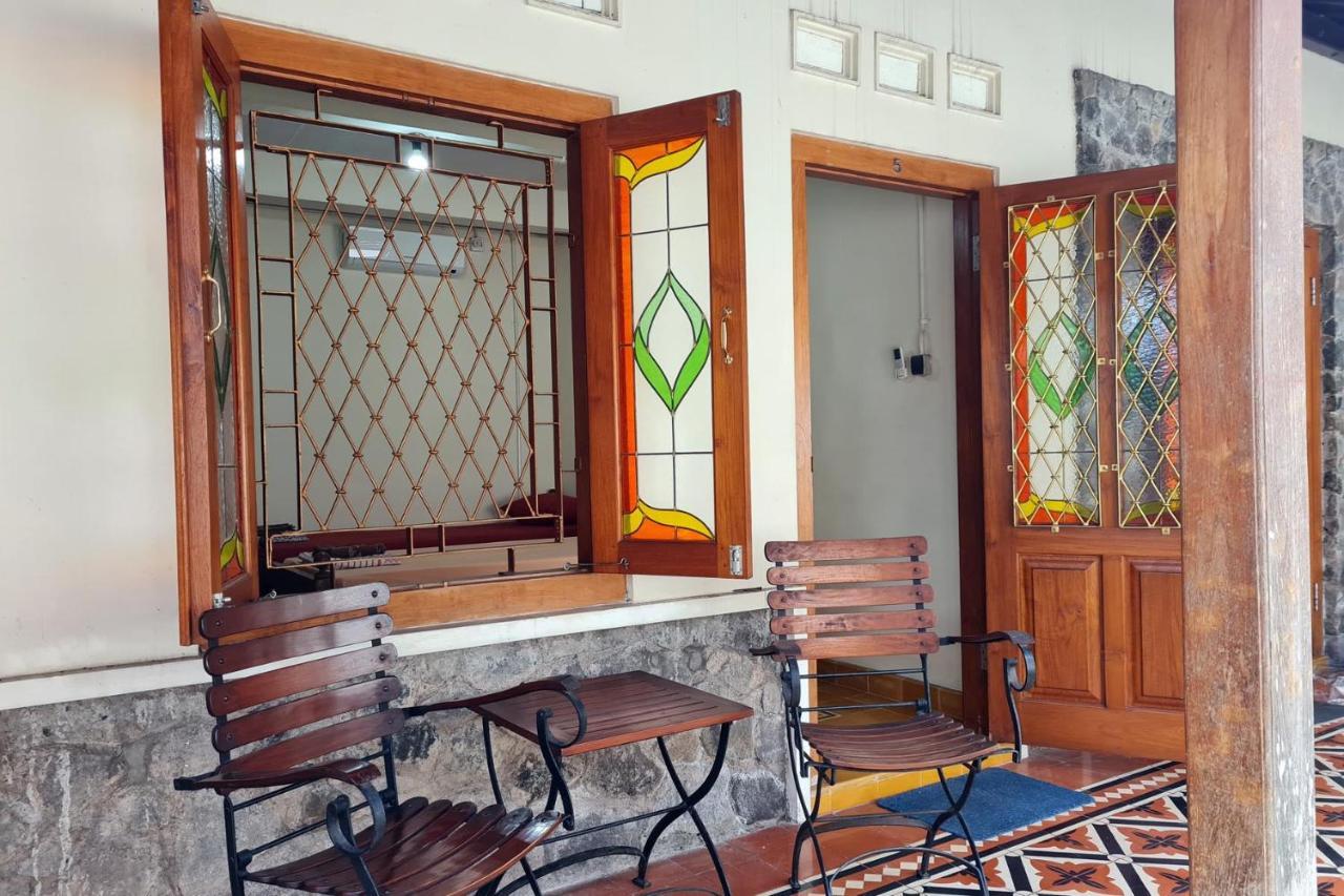 Omah Pitoe Yogya Homestay ยอกยาการ์ตา ภายนอก รูปภาพ