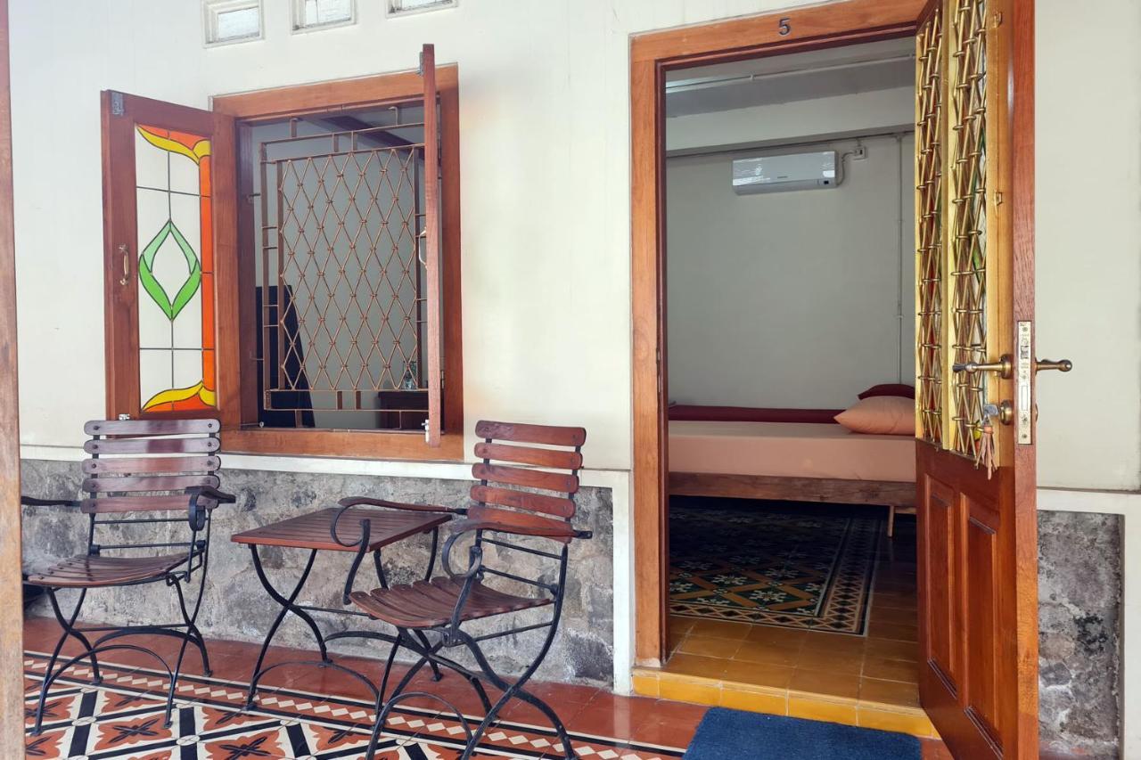 Omah Pitoe Yogya Homestay ยอกยาการ์ตา ภายนอก รูปภาพ