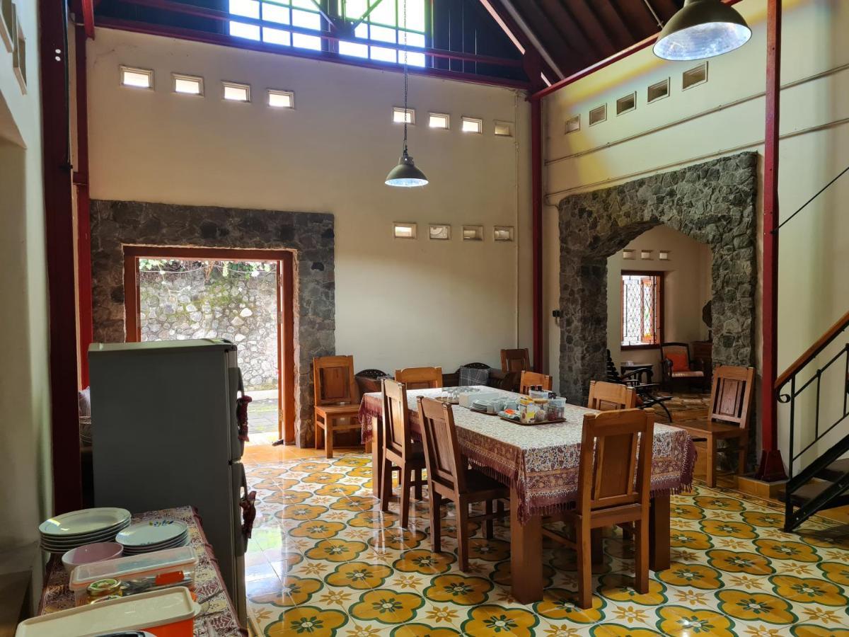 Omah Pitoe Yogya Homestay ยอกยาการ์ตา ภายนอก รูปภาพ