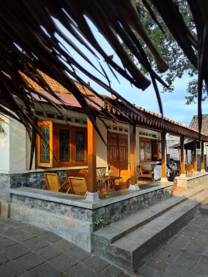 Omah Pitoe Yogya Homestay ยอกยาการ์ตา ภายนอก รูปภาพ