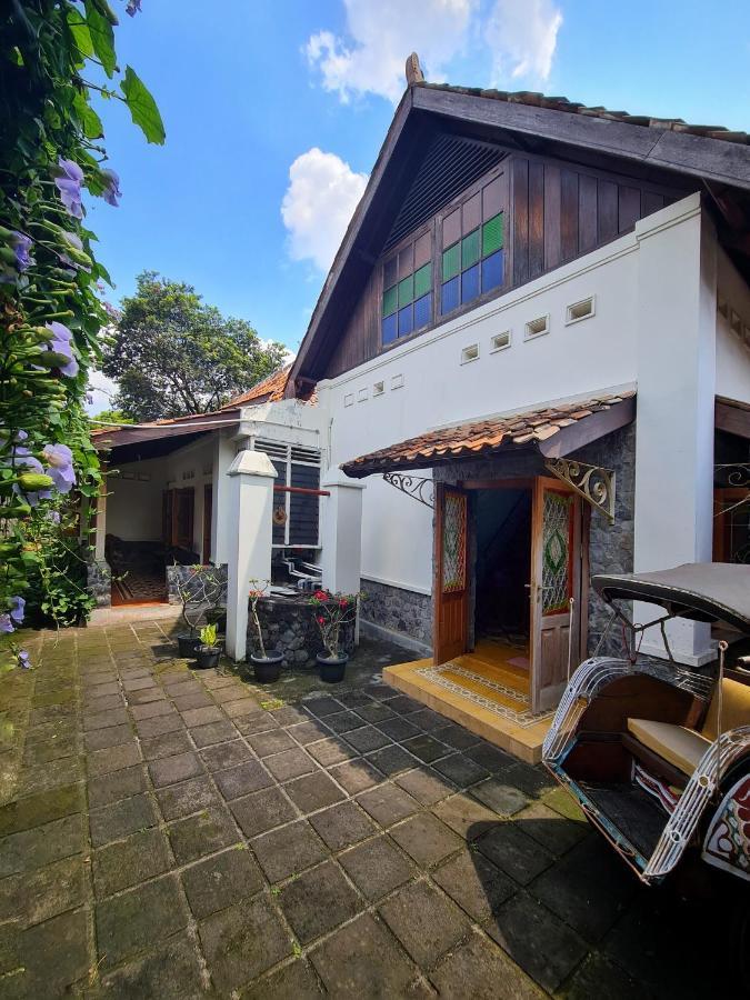 Omah Pitoe Yogya Homestay ยอกยาการ์ตา ภายนอก รูปภาพ