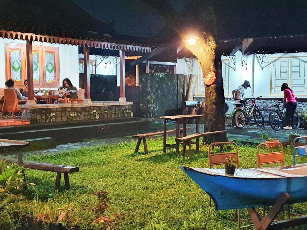 Omah Pitoe Yogya Homestay ยอกยาการ์ตา ภายนอก รูปภาพ