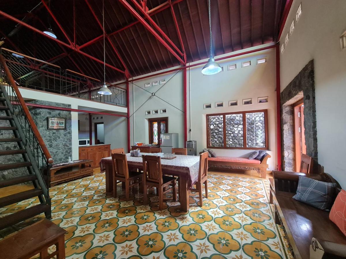 Omah Pitoe Yogya Homestay ยอกยาการ์ตา ภายนอก รูปภาพ