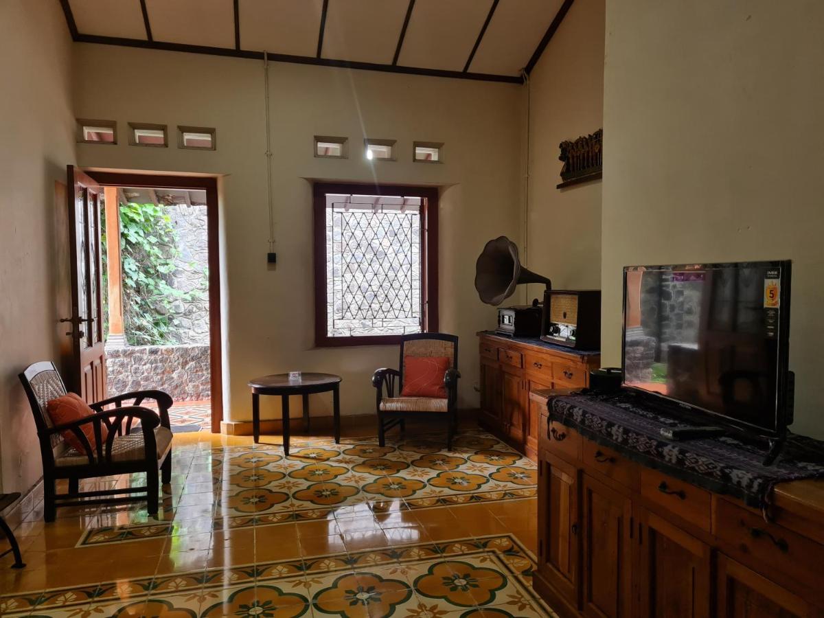 Omah Pitoe Yogya Homestay ยอกยาการ์ตา ภายนอก รูปภาพ
