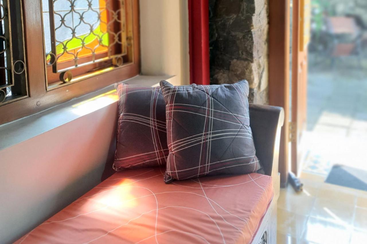 Omah Pitoe Yogya Homestay ยอกยาการ์ตา ภายนอก รูปภาพ