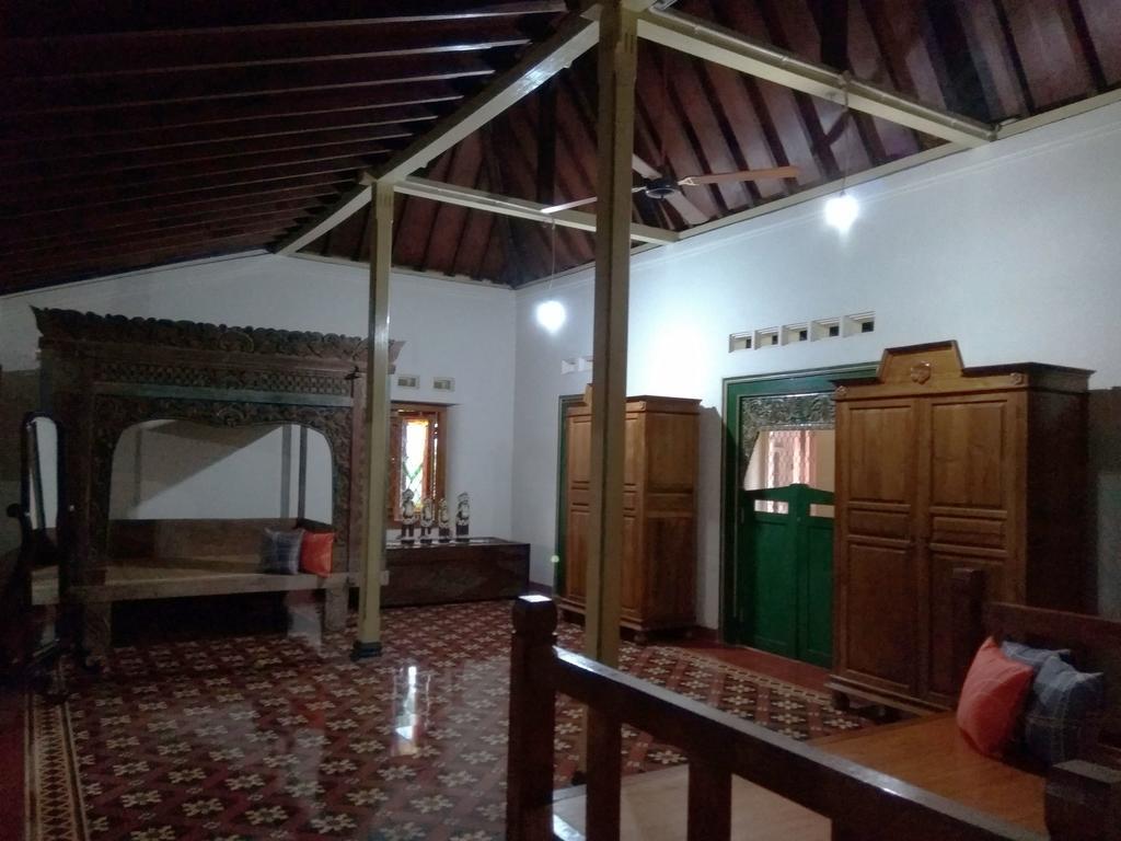 Omah Pitoe Yogya Homestay ยอกยาการ์ตา ภายนอก รูปภาพ