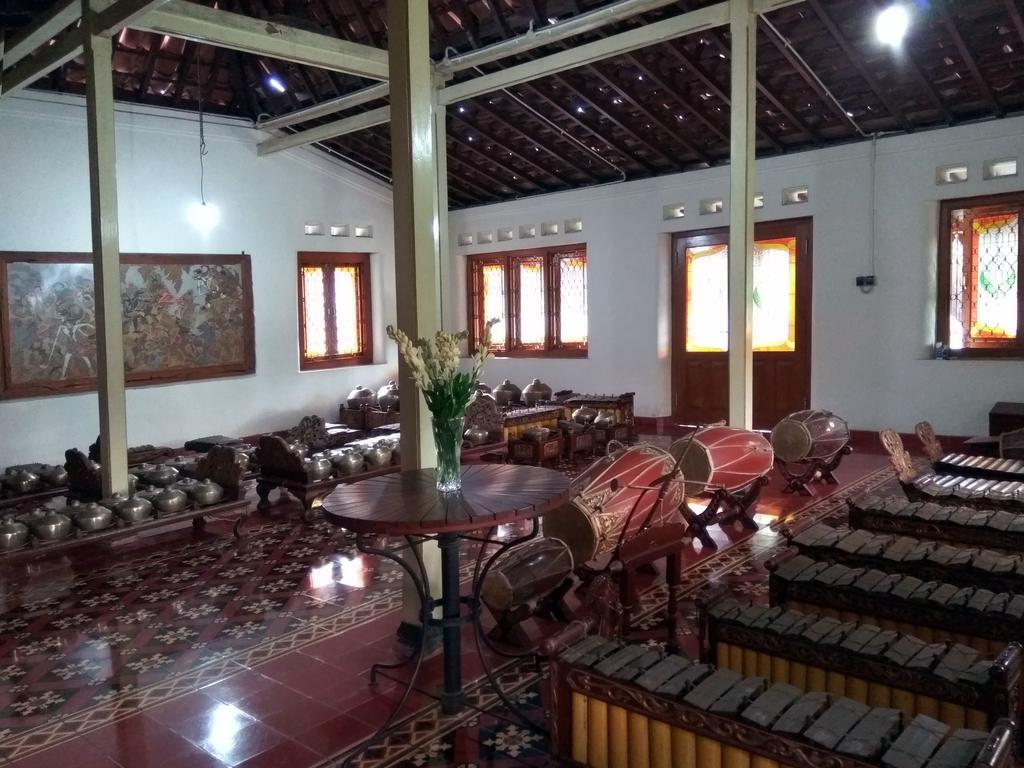 Omah Pitoe Yogya Homestay ยอกยาการ์ตา ภายนอก รูปภาพ