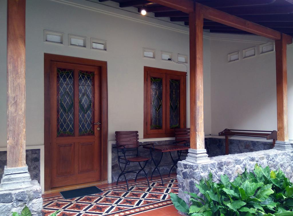Omah Pitoe Yogya Homestay ยอกยาการ์ตา ภายนอก รูปภาพ