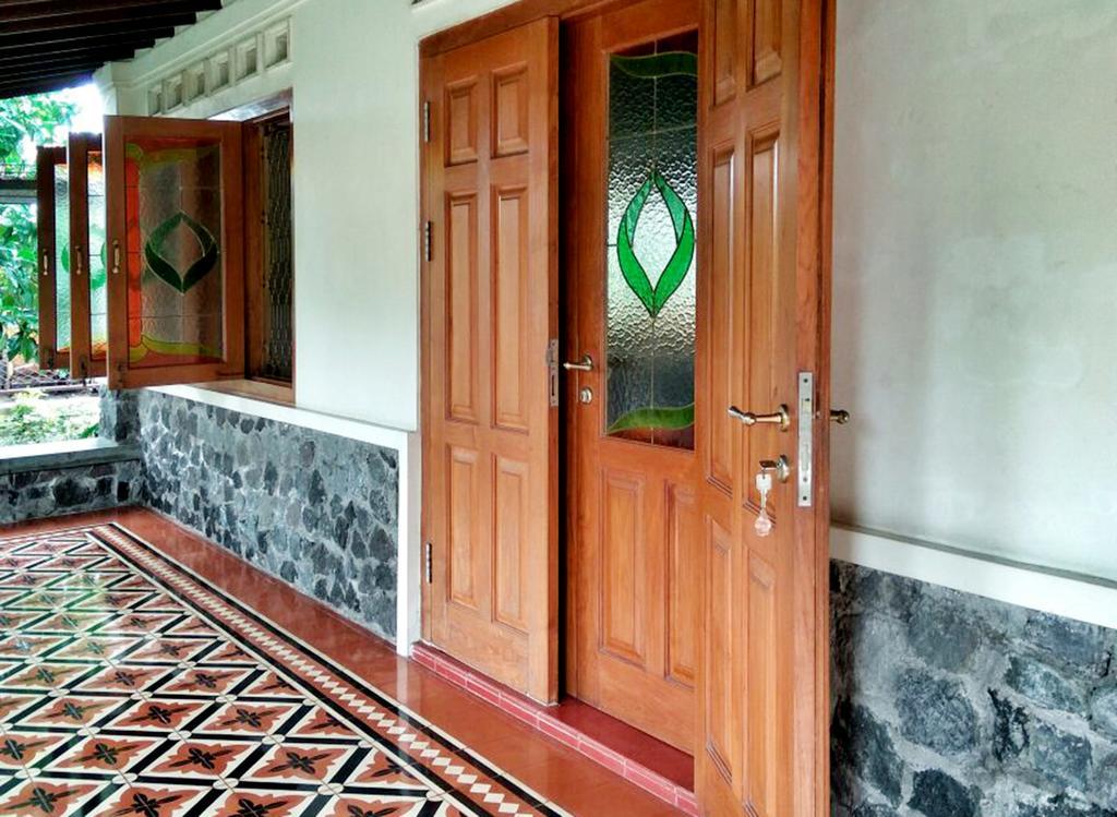 Omah Pitoe Yogya Homestay ยอกยาการ์ตา ภายนอก รูปภาพ