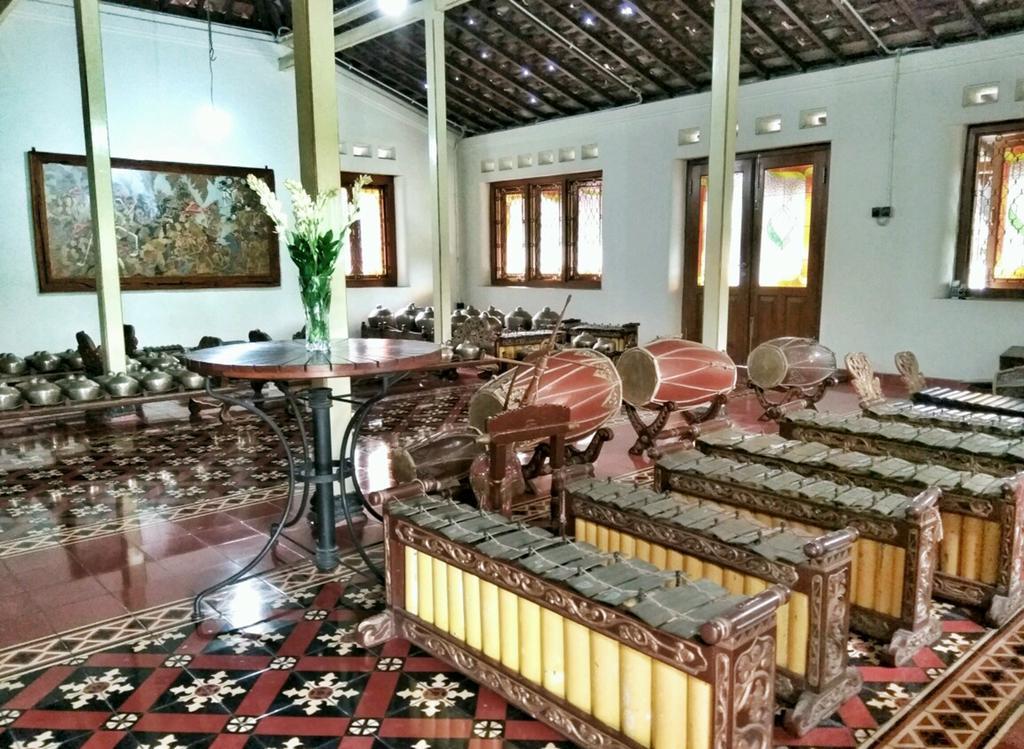 Omah Pitoe Yogya Homestay ยอกยาการ์ตา ภายนอก รูปภาพ