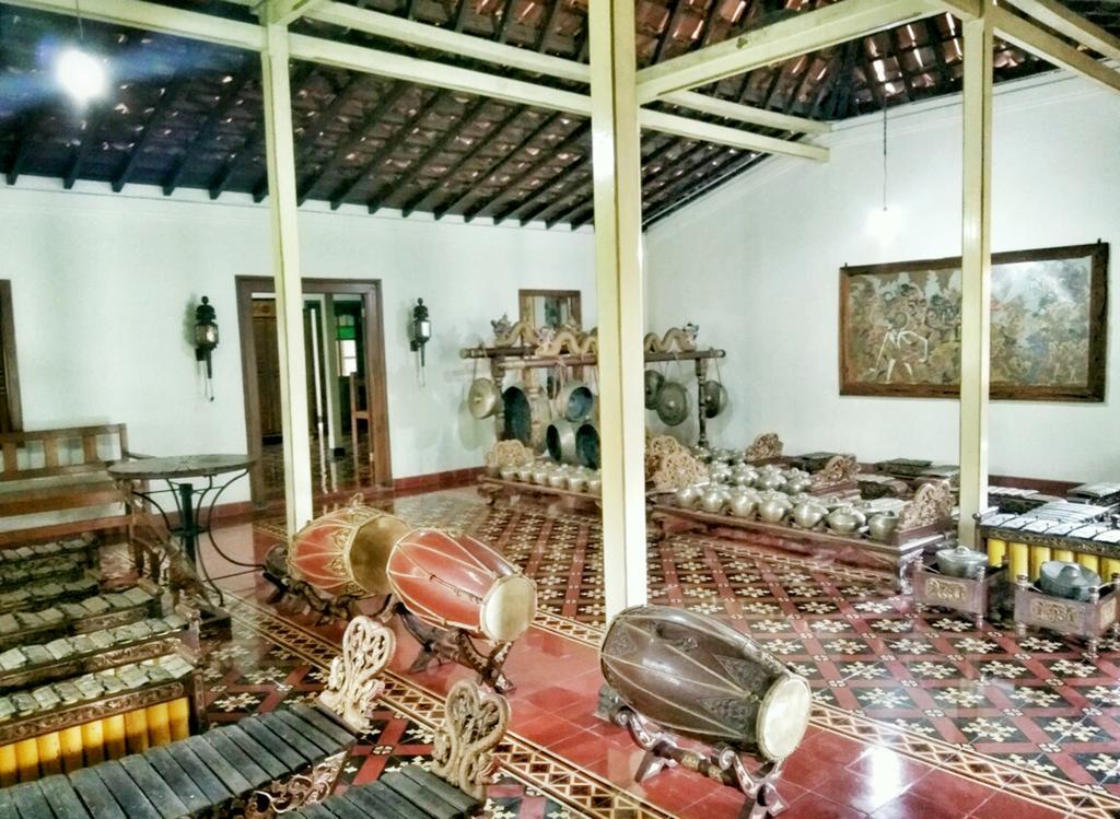 Omah Pitoe Yogya Homestay ยอกยาการ์ตา ภายนอก รูปภาพ