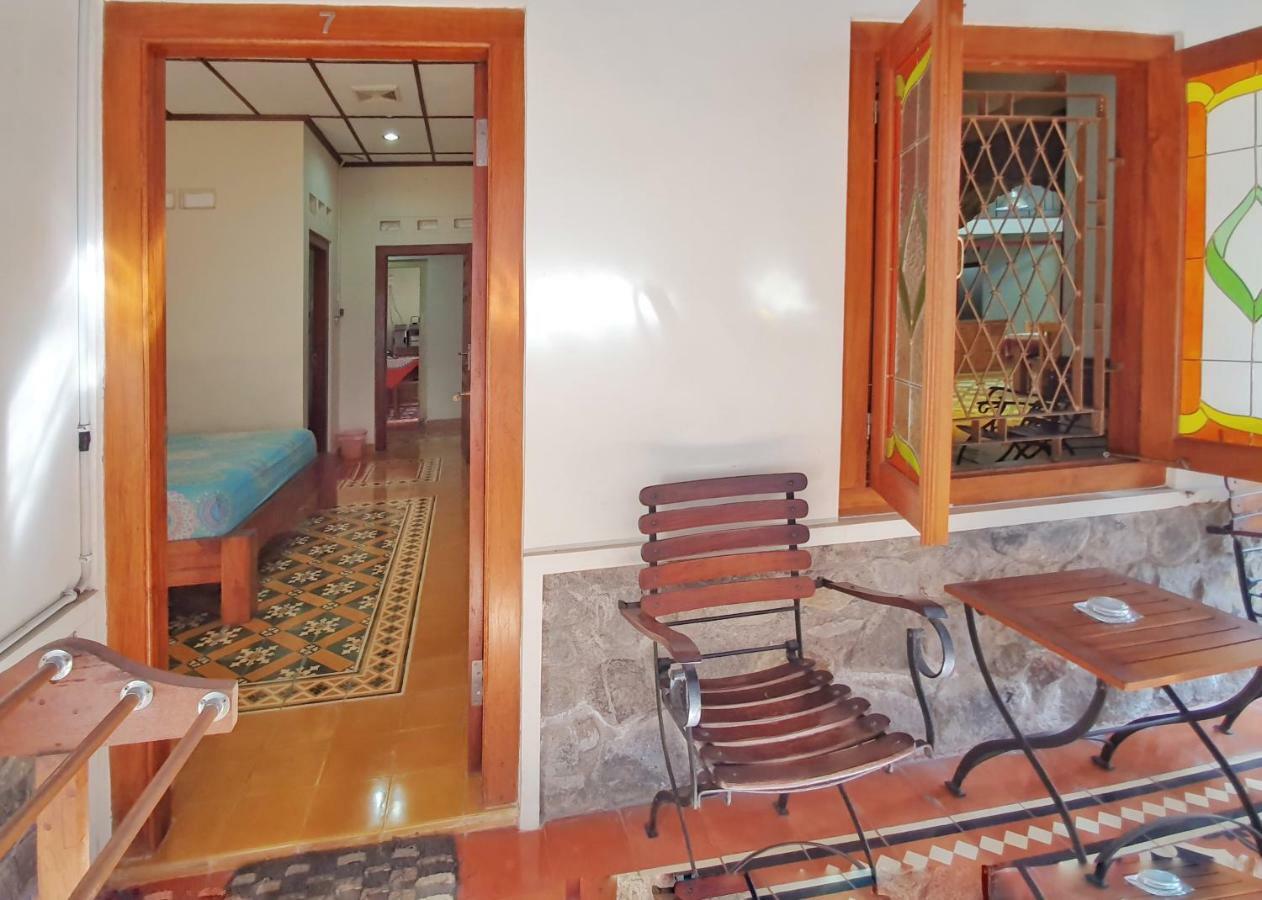 Omah Pitoe Yogya Homestay ยอกยาการ์ตา ภายนอก รูปภาพ