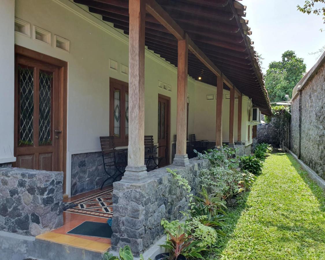 Omah Pitoe Yogya Homestay ยอกยาการ์ตา ภายนอก รูปภาพ