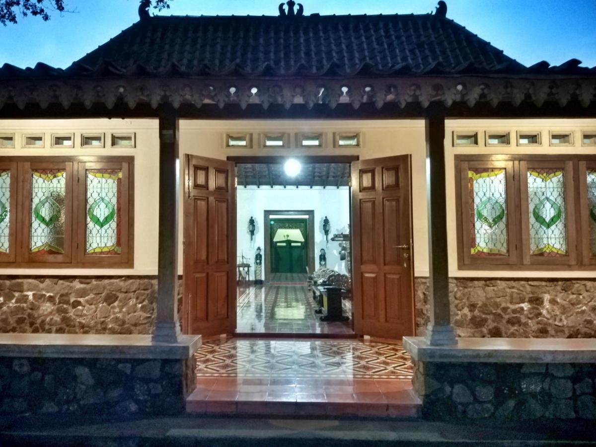 Omah Pitoe Yogya Homestay ยอกยาการ์ตา ภายนอก รูปภาพ